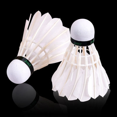 有機質繊維板のコルクの頭部が付いている3つの段階のガチョウの羽Shuttlecock
